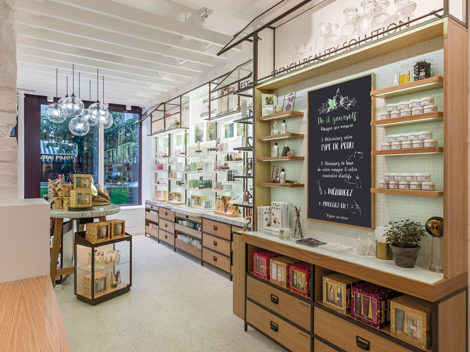 meubles de rangements pour cosmétiques sur mesure boutique Caudalie®