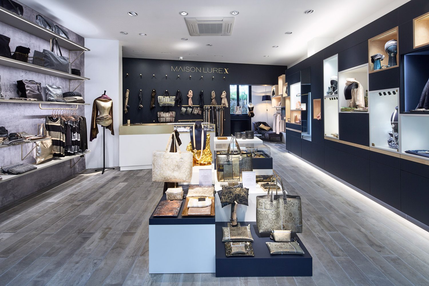 Mobilier sur mesure magasin de vêtements et accessoires