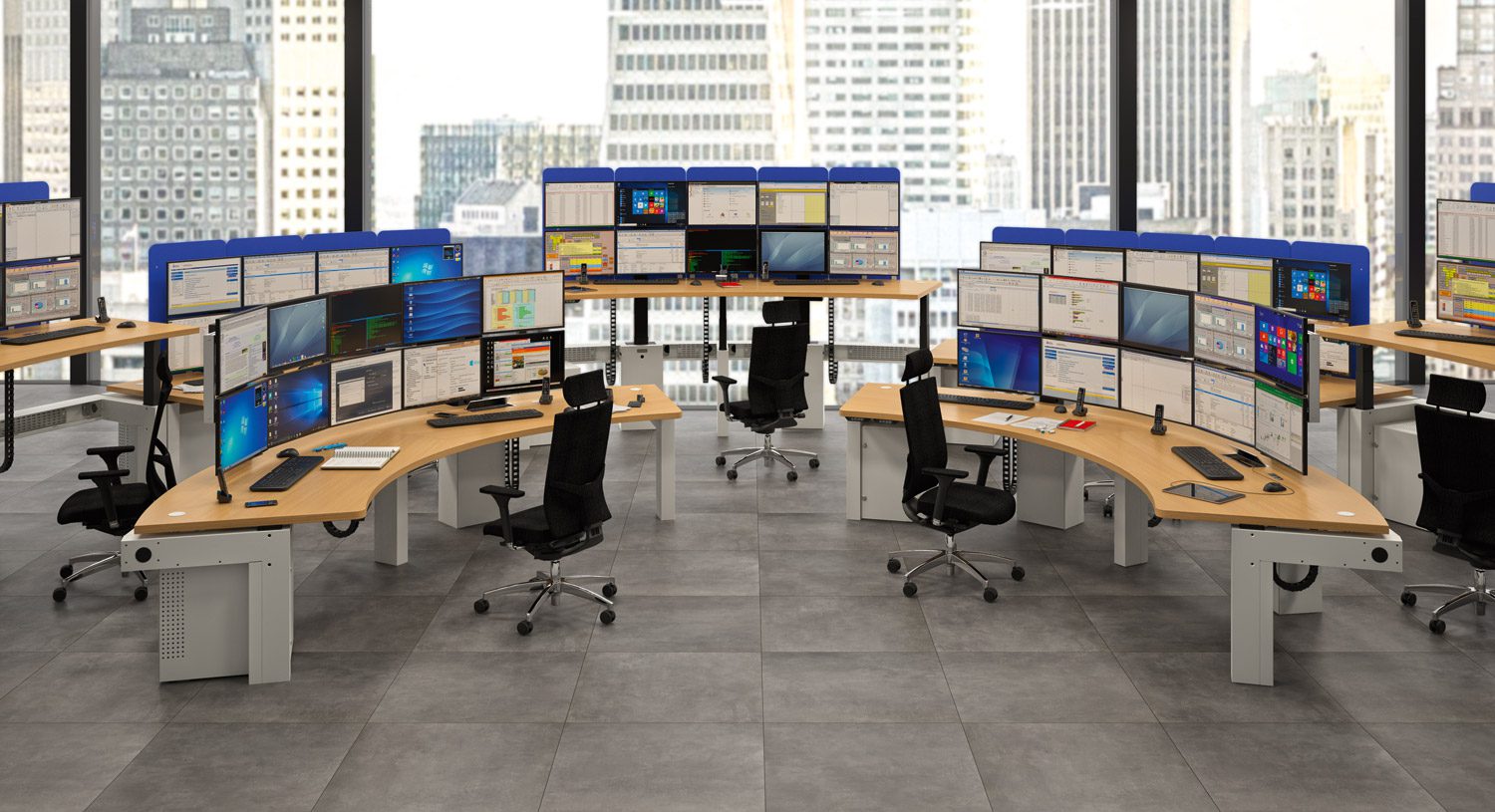 Bureau assis-debout sur mesure multi-écrans