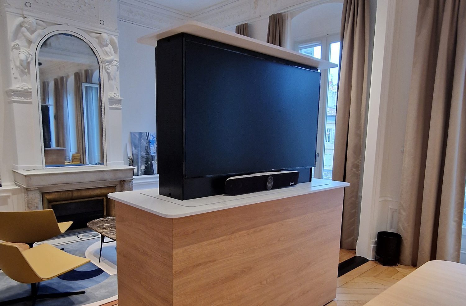 Support écran sur mesure pour salle de réunion Réalités Bordeaux