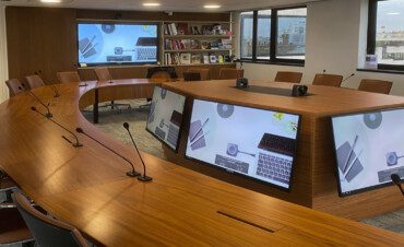 TOTEM-CENTRAL-SALLE-CONFERENCE-MAF