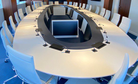 TABLE DE CONSEIL SUR MESURE ELEMEN CRAIE DESIGN