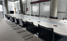 TABLE SALLE DE CRISE CHAINE TV