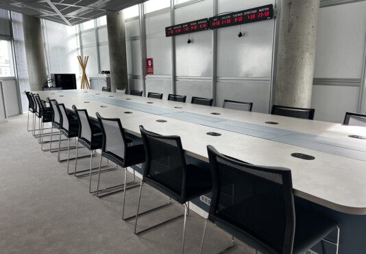 TABLE SALLE DE CRISE CHAINE TV