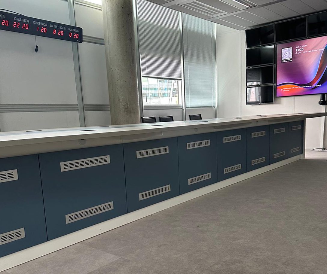 TABLE SALLE DE CRISE GESTION CABLE